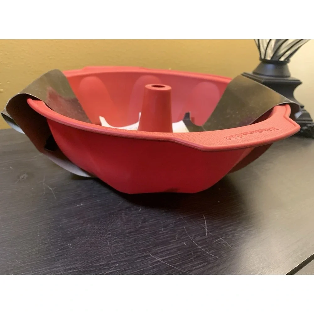 Kitchenaid Bakeware 9.5 Inch Fluted Pan Silicone
